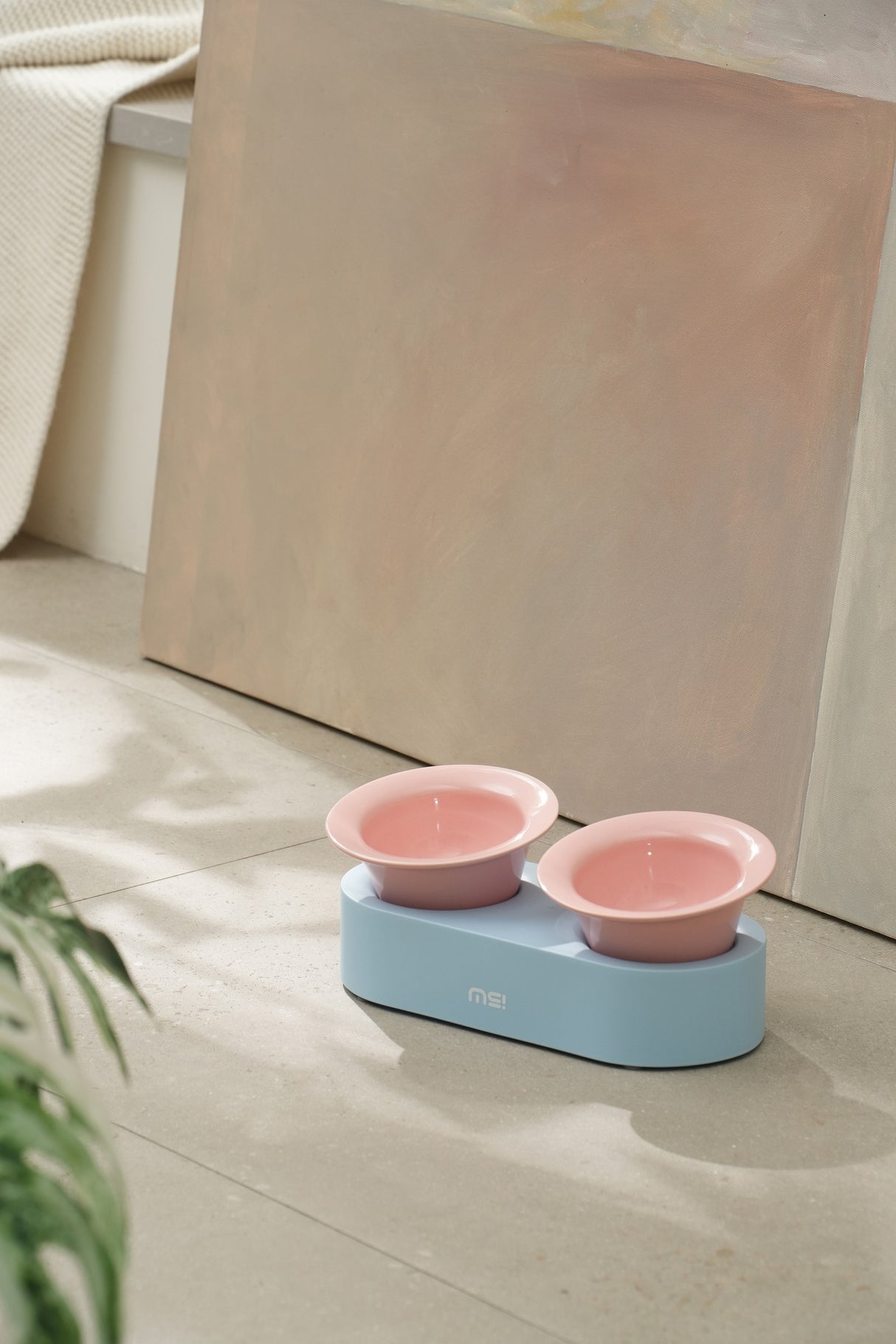 Keramische katten voer- en drinkbak - verhoogd ontwerp - lichtblauw en roze