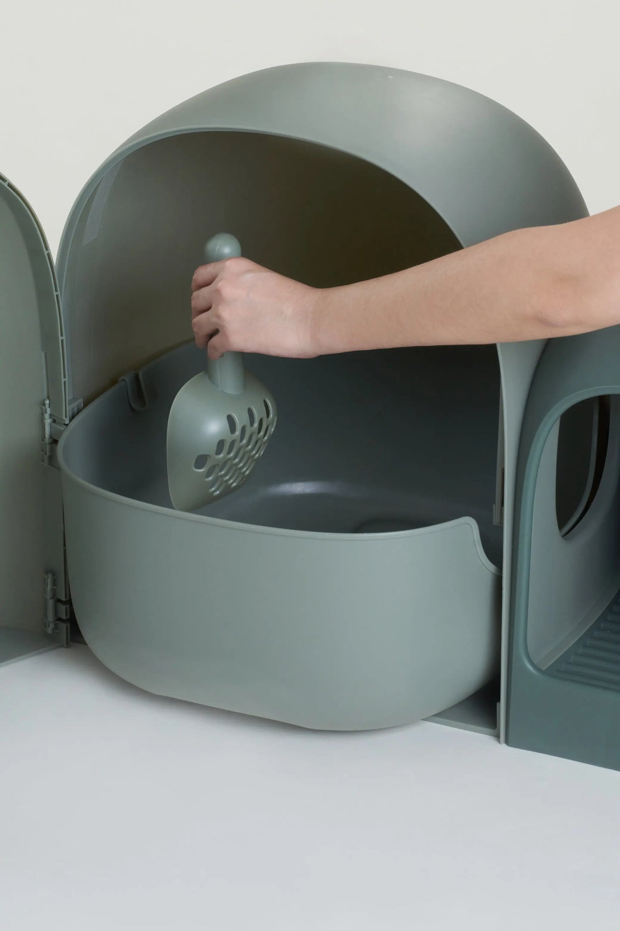 Kattenbak - grote ruimte - inclusief kattebakschepje - lekvrij - geurvrij - one size fits all - SpirePets