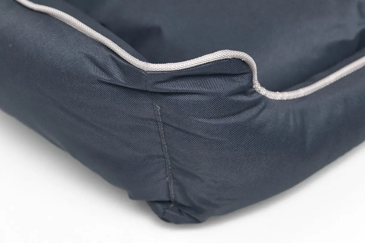 Water-resistant pet bed - non-slip - easy to clean - dog basket Bastiaan - size L